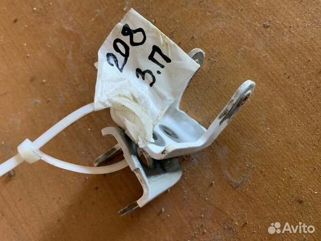 Петли дверей задние правые Peugeot 208 хетчбек 1.6