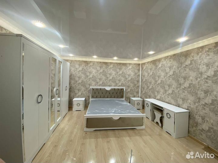 Спальный гарнитур Мая