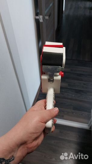 Диспенсер для скотча