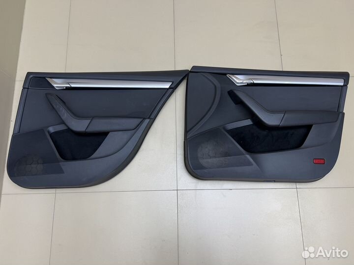 Обшивка двери Skoda Octavia A7