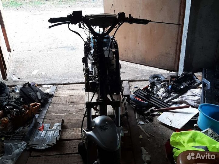 Продаю скутер в хорошем состоянии но бес пластика