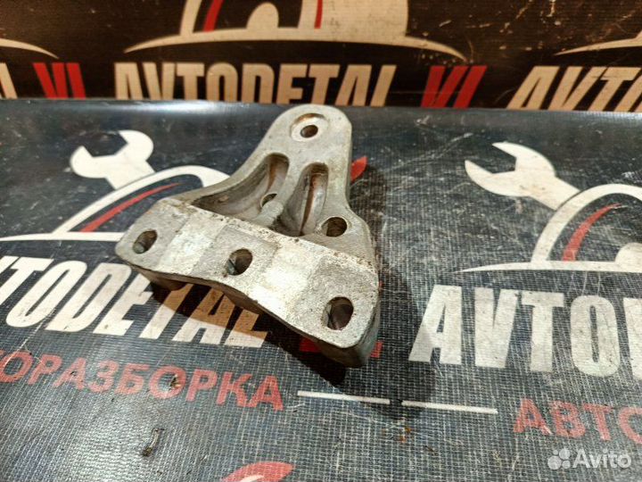 Кронштейн опоры двигателя Skoda Rapid хэтчбек