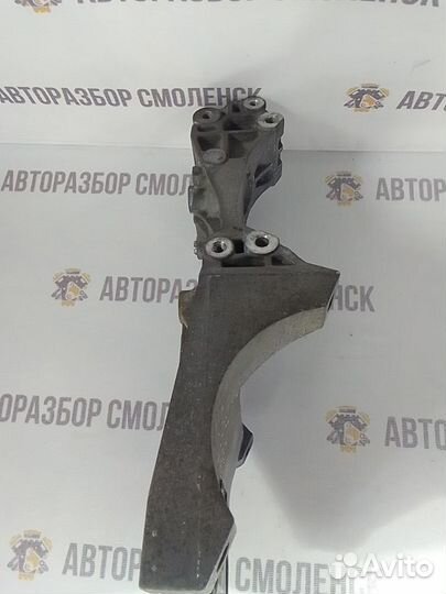 Кронштейн генератора Skoda Octavia A5 038903143af