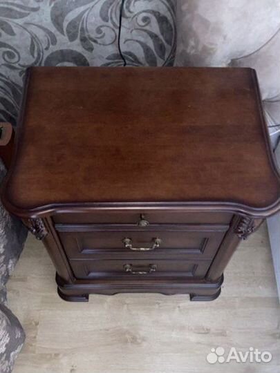 Туалетный столик с зеркалом, тумбы комплект