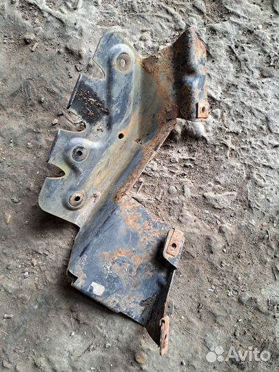 Кронштейн переднего крыла Range Rover Vogue