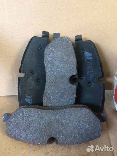 Колодки тормозные дисковые, комплект