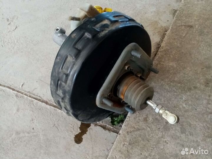 Вакуум вместе с тормозным цилиндром на УАЗ патриот