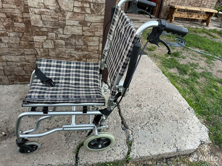 Кресло-каталка инвалидная