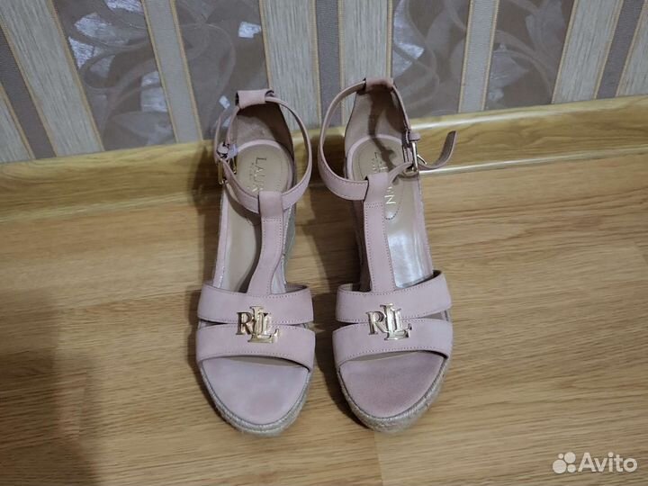 Босоножки женские