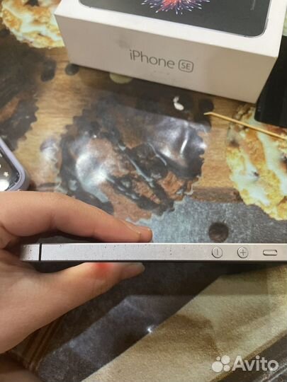 iPhone SE, 32 ГБ