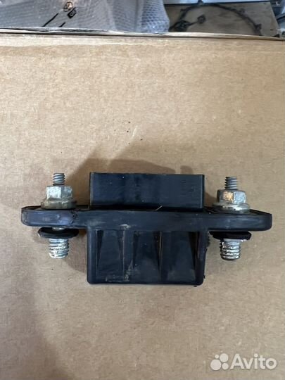 Кнопка багажника Corolla E180