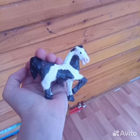 Фигурка пегого пони