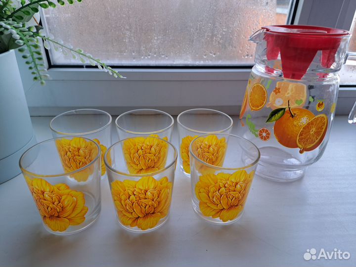 Набор кувшина и стаканов