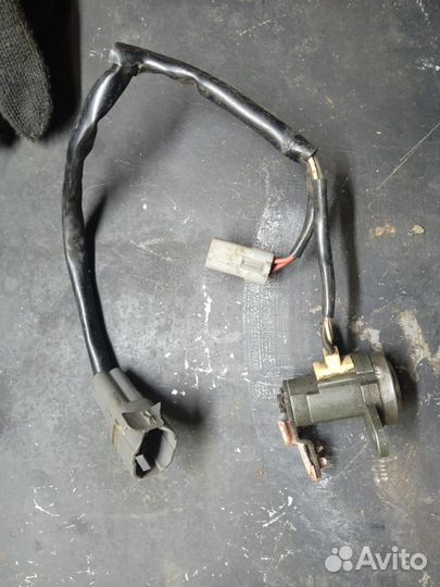 Личинка замка двери правая MarkGX90