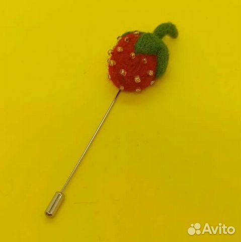 Брошь- клубничка