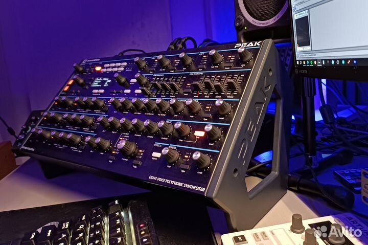 Стойка для синтезатора Novation Peak