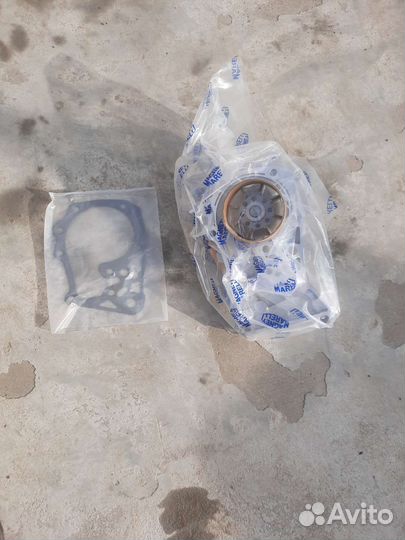 Помпа на двигатель renault k4m