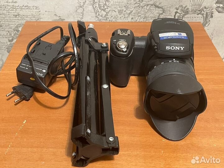 Фотоаппарат Sony DSC-R1 со штативом