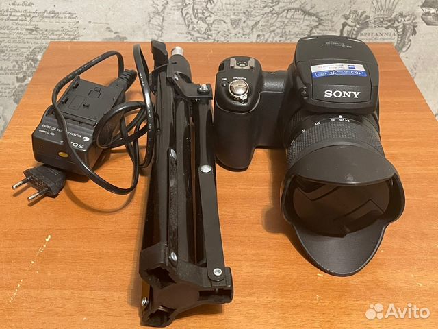 Фотоаппарат Sony DSC-R1 со штативом