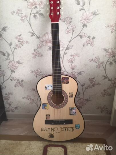 Акустическая гитара