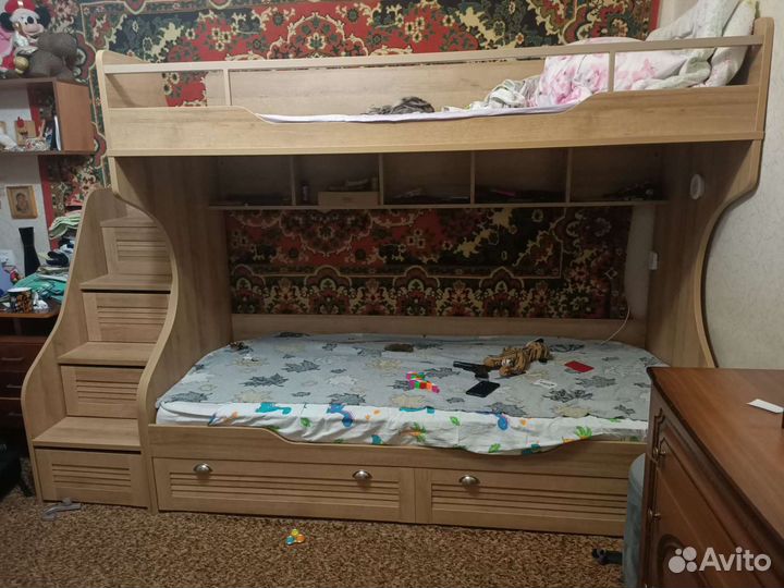 Двухъярусная кровать