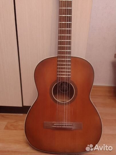 Акустическая гитара