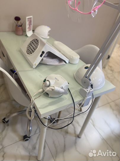 Маникюрный стол