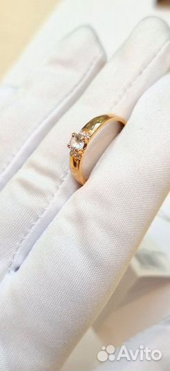 Золотое кольцо с камнем 17,5р