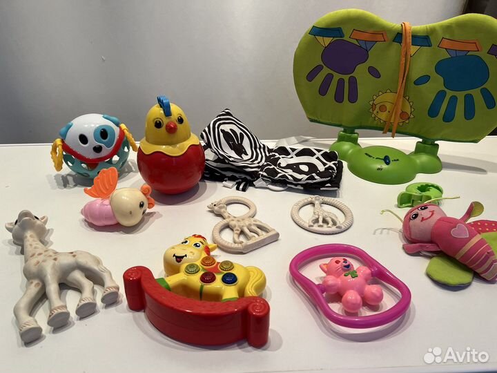 Развивающие игрушки для малышей пакетом