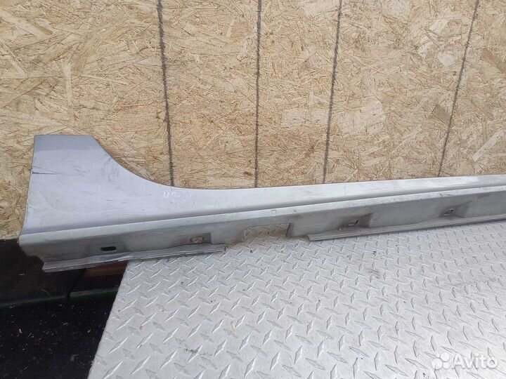 Б/У Б/У Накладка на порог Правая 4G8853860 VAG