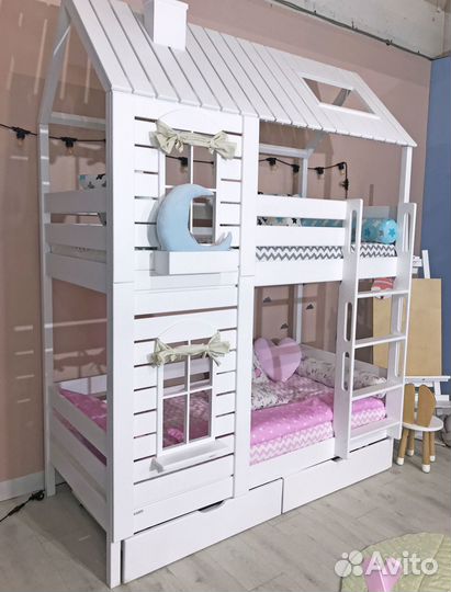 Детская двухъярусная кровать