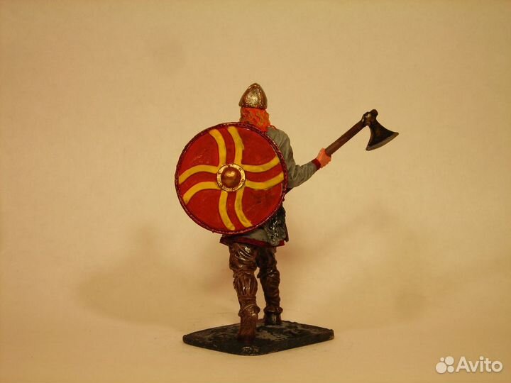 Оловянная миниатюра