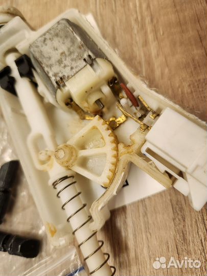 Замок лючка бензобака nissan