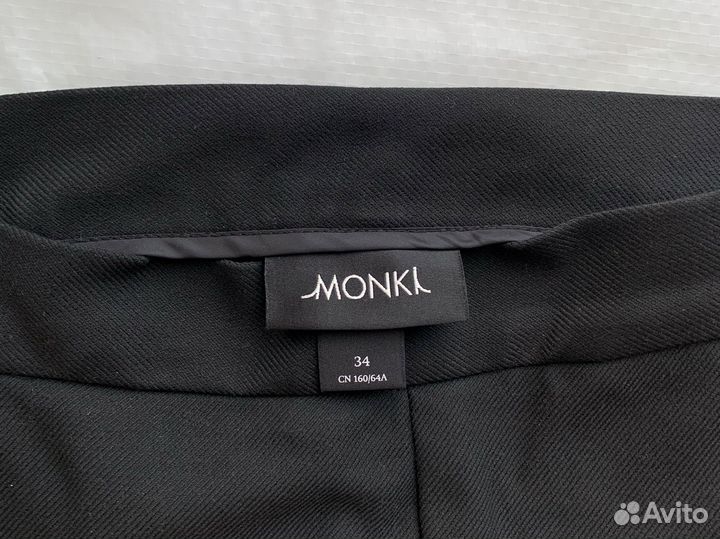 Брюки по фигуре с высокой линией талии Monki 34