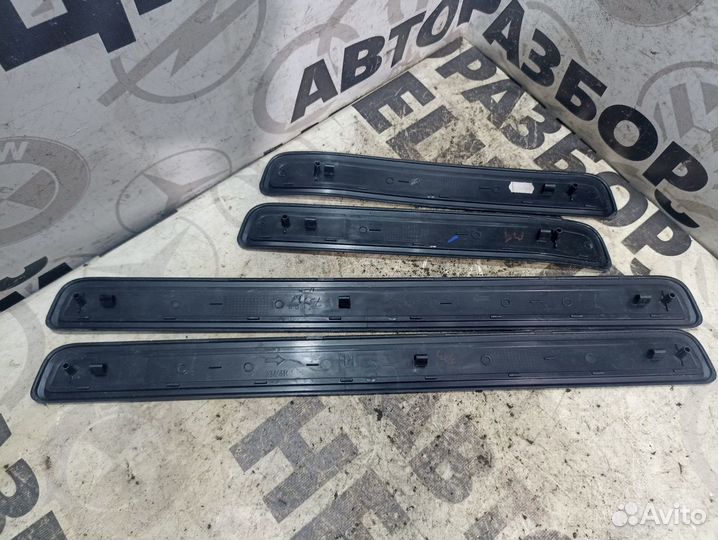 Накладки порога Toyota Avensis 3 T270