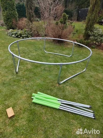 Батут с защитной сеткой