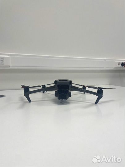 Квадрокоптер дрон DJI Mavic 3 Pro