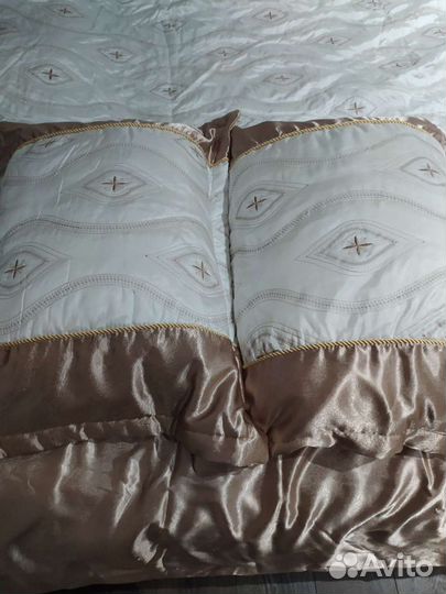 Покрывало новое и подушки