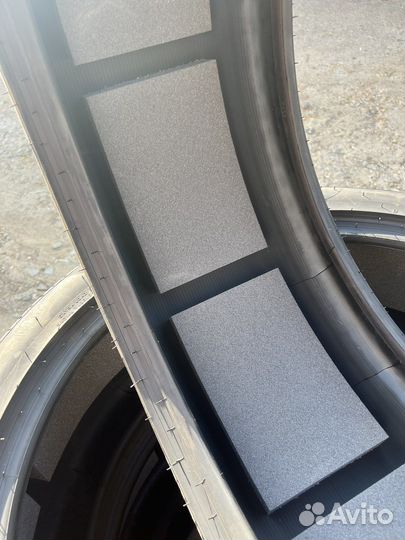 Pirelli P Zero 275/40 R22 и 315/35 R22