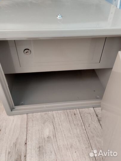 Сейф металлический