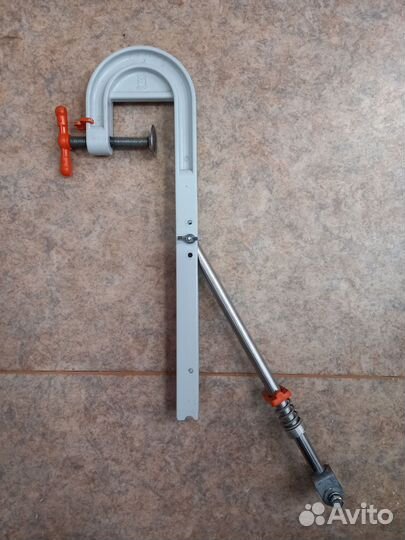 Крепление датчика эхолота