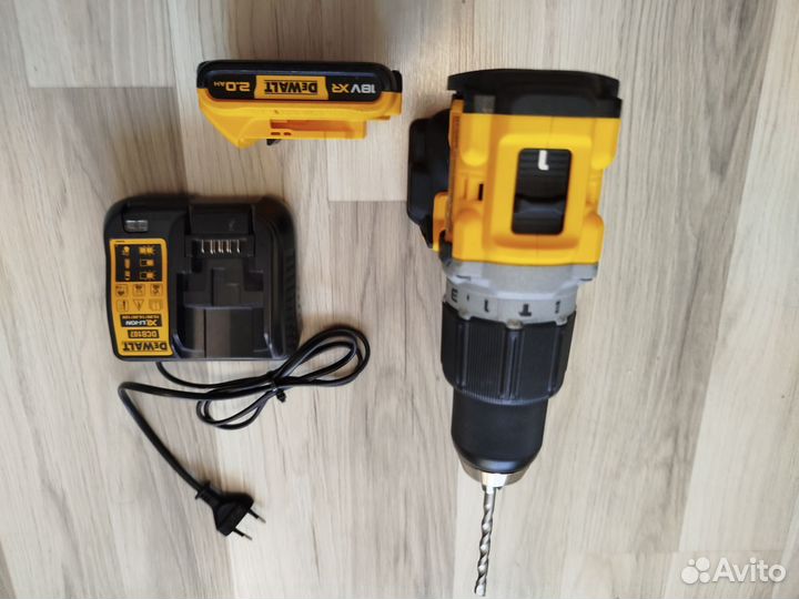 Ударный бесщеточный шуруповерт dewalt DCD 805