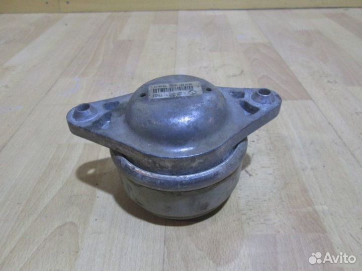 Подушка двс Mercedes Benz W221