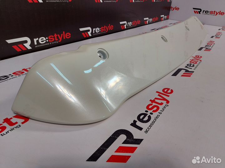 Спойлер Toyota Hiace H200 2007-2010г