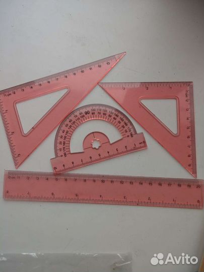 Линейки, угольники, цветные карандаши