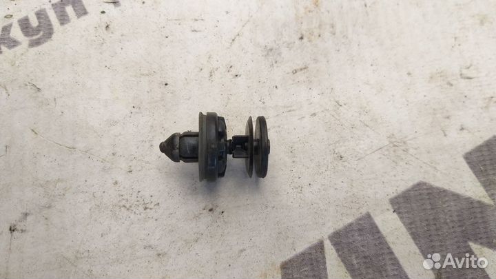 Клипсы обшивки двери Ford Kuga 1