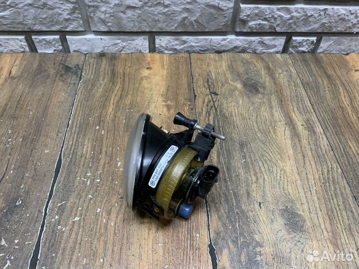 VW Touareg NF Фара противотуманная правая