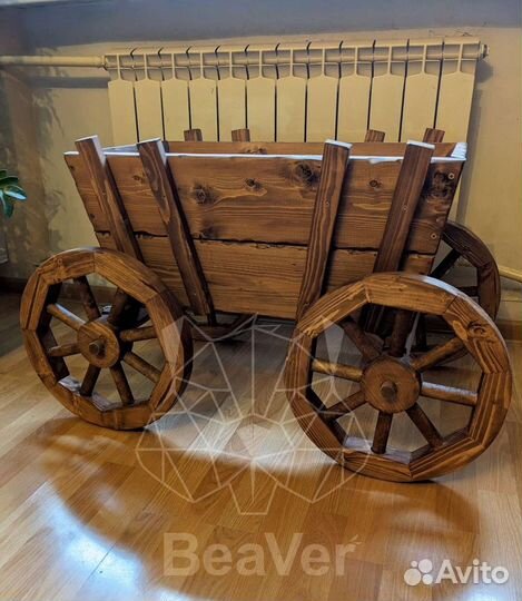 Декоративная телега кашпо из дерева