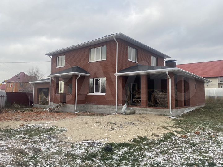 Коттедж 246 м² на участке 7 сот.