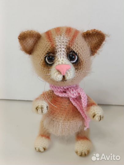 Вязаная игрушка Котик
